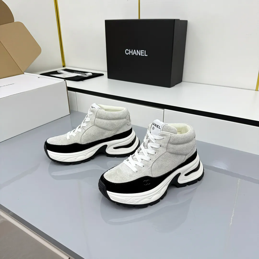 👟👟Ex-factory price 700👟👟 Chanel bread shoes ~ original calfskin panda shoes Chanel 25C latest hot style panda black and white sports shoes casual sneakers Xiaoxiang hot item classic black and white panda color coco girls must pay Fabric: original custom mixed sheepskin lining: original imported breathable mesh lining outsole: Original molded rubber + TPU combination Size: Women's 35-41